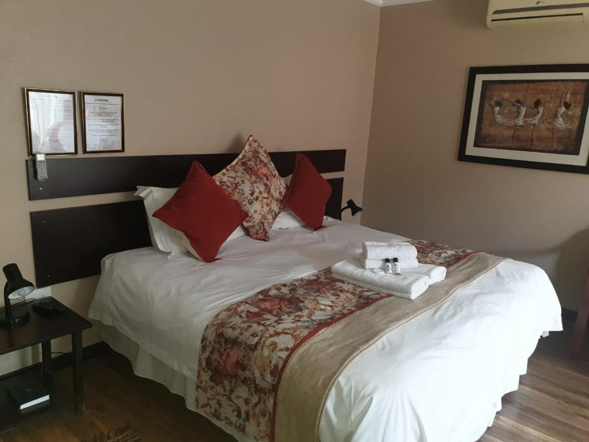 Tsessebe Guesthouse Блоемфонтейн Екстериор снимка
