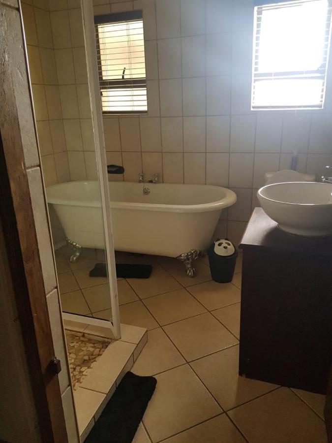 Tsessebe Guesthouse Блоемфонтейн Екстериор снимка