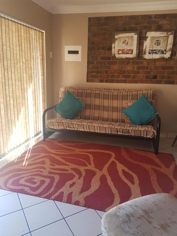 Tsessebe Guesthouse Блоемфонтейн Екстериор снимка