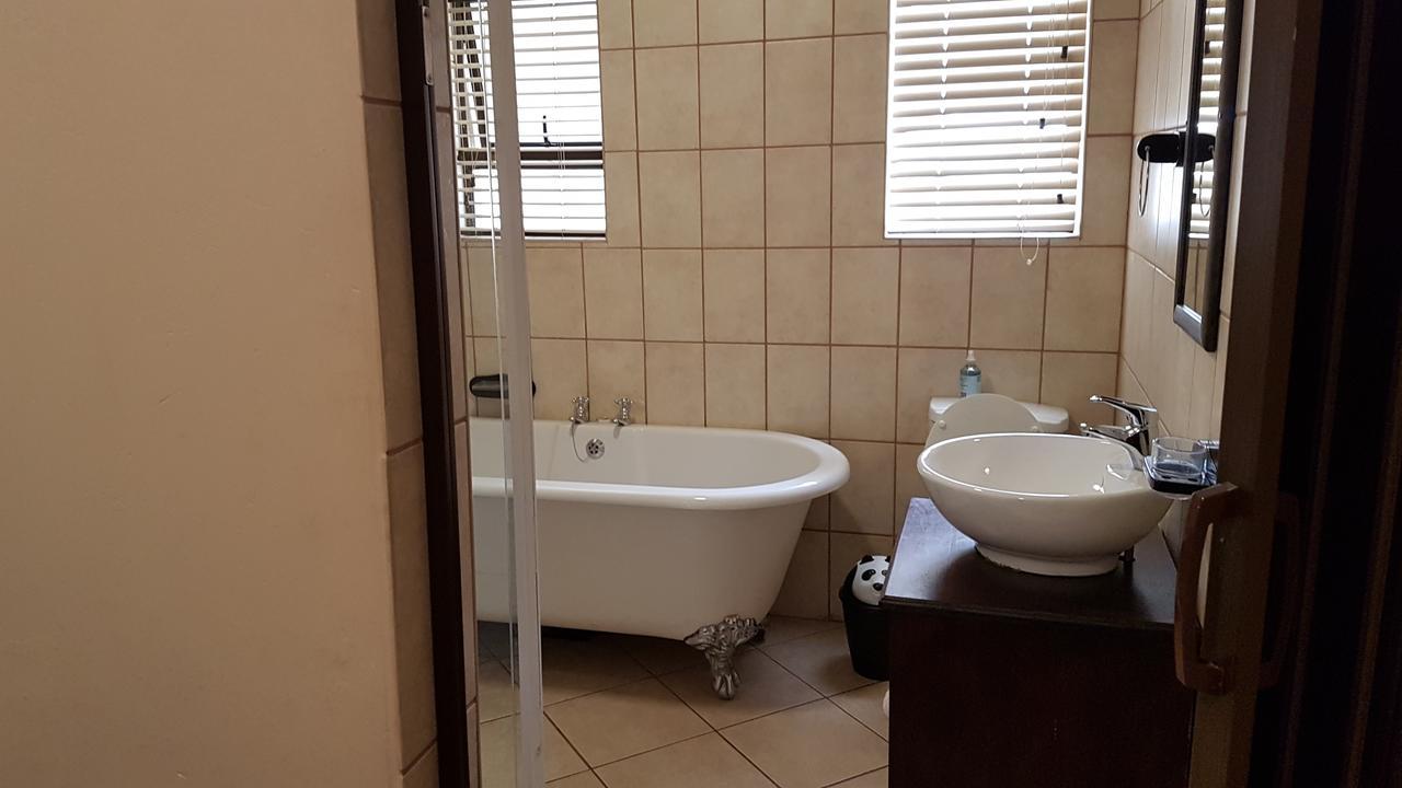 Tsessebe Guesthouse Блоемфонтейн Екстериор снимка