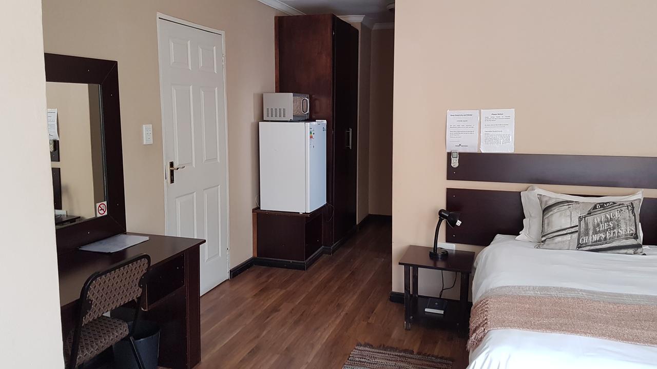 Tsessebe Guesthouse Блоемфонтейн Екстериор снимка