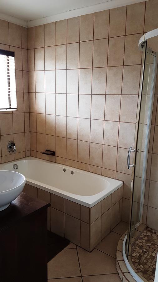 Tsessebe Guesthouse Блоемфонтейн Екстериор снимка