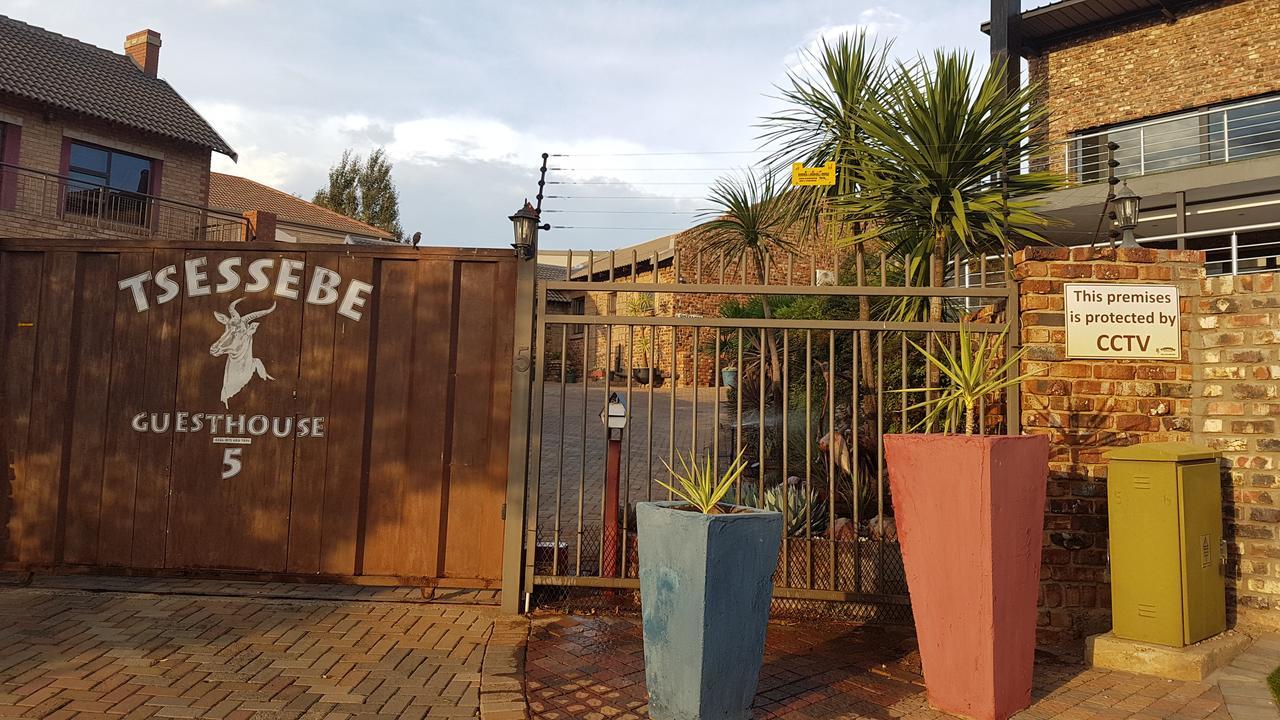 Tsessebe Guesthouse Блоемфонтейн Екстериор снимка