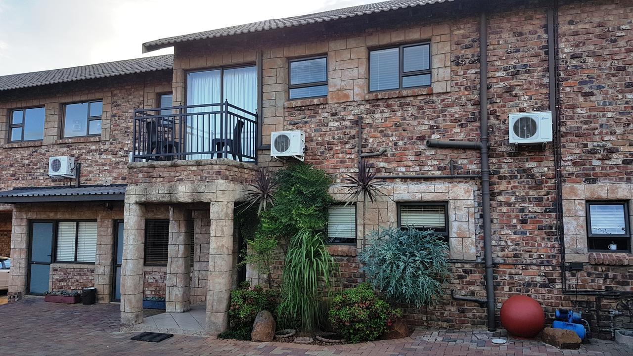 Tsessebe Guesthouse Блоемфонтейн Екстериор снимка